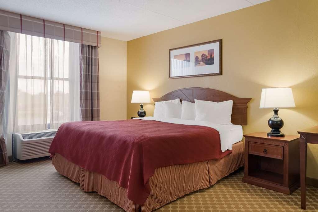 Quality Inn & Suites Saginaw Quarto foto