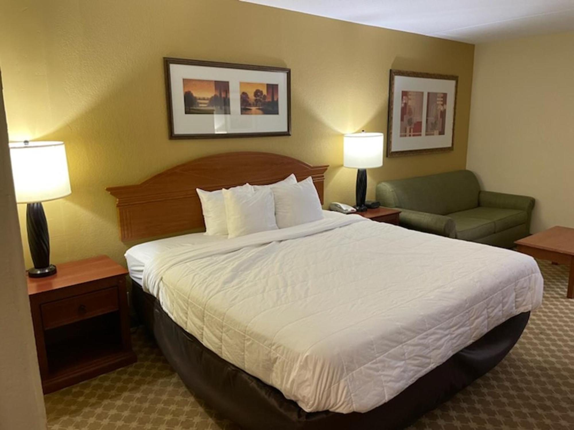 Quality Inn & Suites Saginaw Exterior foto