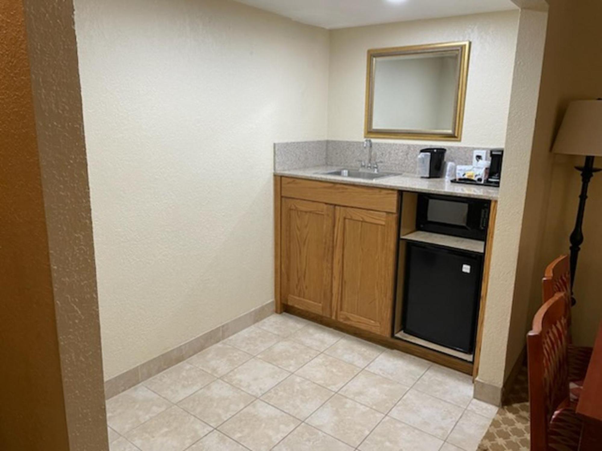 Quality Inn & Suites Saginaw Exterior foto