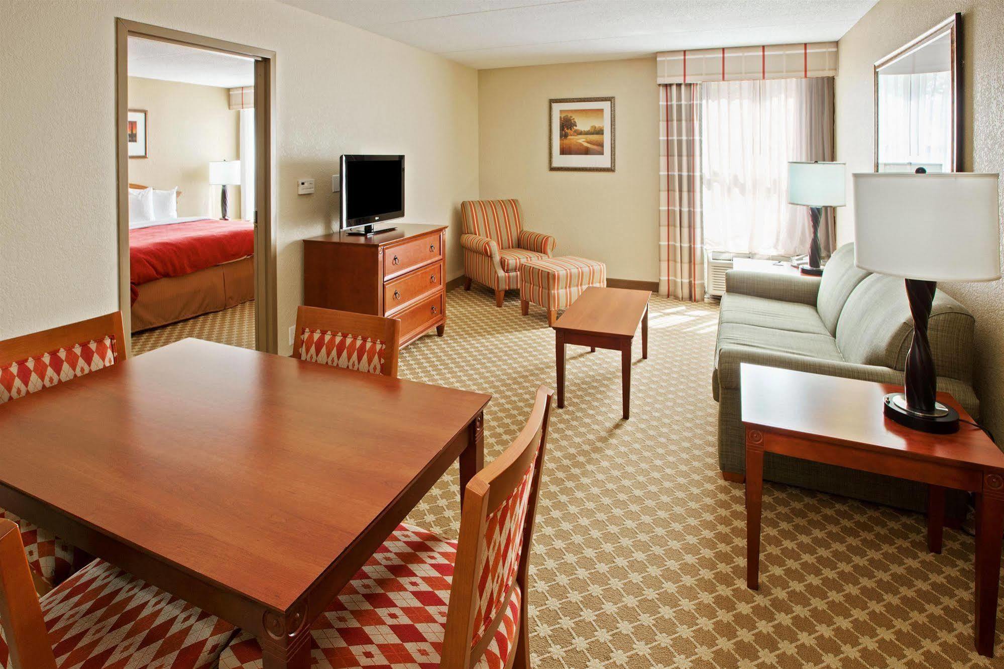 Quality Inn & Suites Saginaw Quarto foto